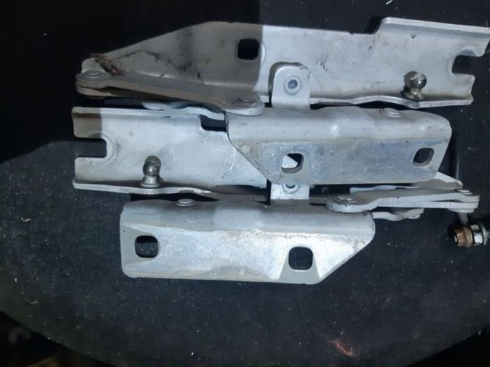 Bmw 5 Series E60 Bonnet Hinges Pair 41.61-7008728  41.61-7008727