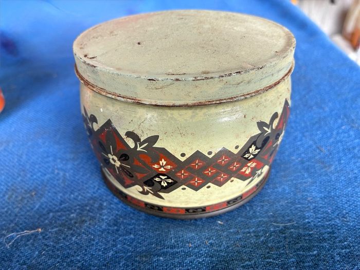 Vintage Thornes toffee tin