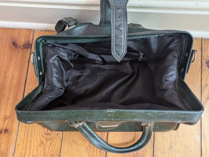 Vintage travel bag