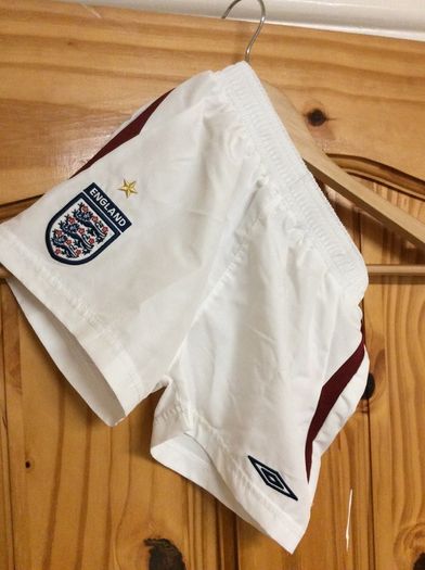 England National Football Team. Childrens Kids Home Jersey And Matching Home Shorts. Age 2-3 Years. World Cup 2022