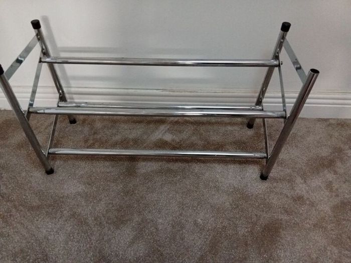 Extendable shoe rack