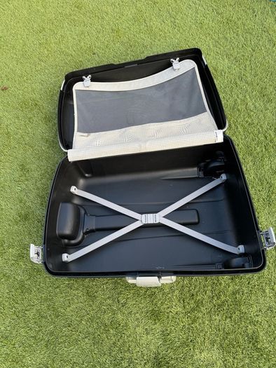 Large Samsonite suitcase