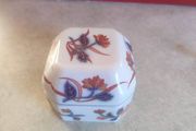 TRINKET BONE CHINA VISTA ALEGRE - box with lid - centenary stamp - 8x8x6 cm/s