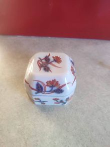 TRINKET BONE CHINA VISTA ALEGRE - box with lid - centenary stamp - 8x8x6 cm/s