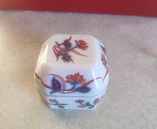 TRINKET BONE CHINA VISTA ALEGRE - box with lid - centenary stamp - 8x8x6 cm/s