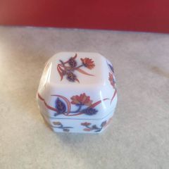 TRINKET BONE CHINA VISTA ALEGRE - box with lid - centenary stamp - 8x8x6 cm/s