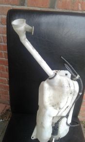 Nissan qashqai 1.5 dci, 1.6 petrol wiper water bottle washer, bottle c/w motor and wiring loom