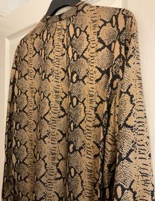 Oui Snakeskin Print Long Sleeve Blouse / Shirt (Tan / Brown)