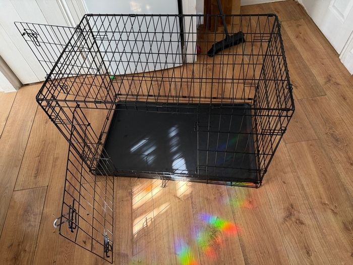 Dog crate 90x60x60cm - very good condition