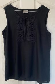 Like New: Vero Moda Ladies Top (Size Small)