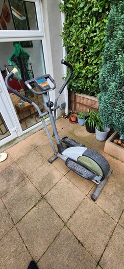 Cross trainer