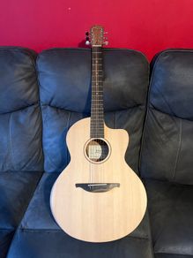 Sheeran by Lowden S04
