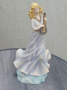 Beautiful Porcelain Girl Staue for Upcycling
