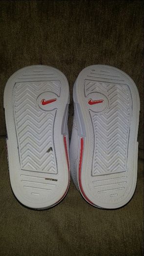 Nike girls' leather first walking runners size UK4 EU20 Perfect condition Postage included