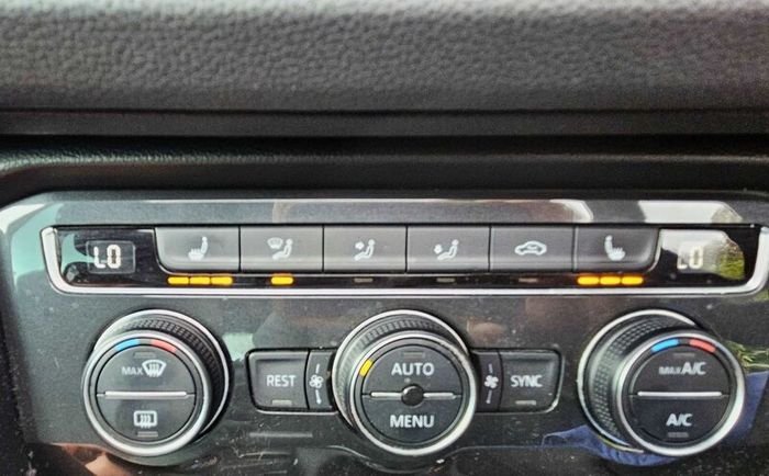 Volkswagen  R-line Tiguan 2019  + Pan Sunroof