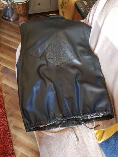 Leather gillet. sleavless leather jacket.