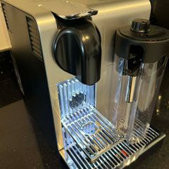Coffee machine Nespresso DeLonghi Lattissima PRO