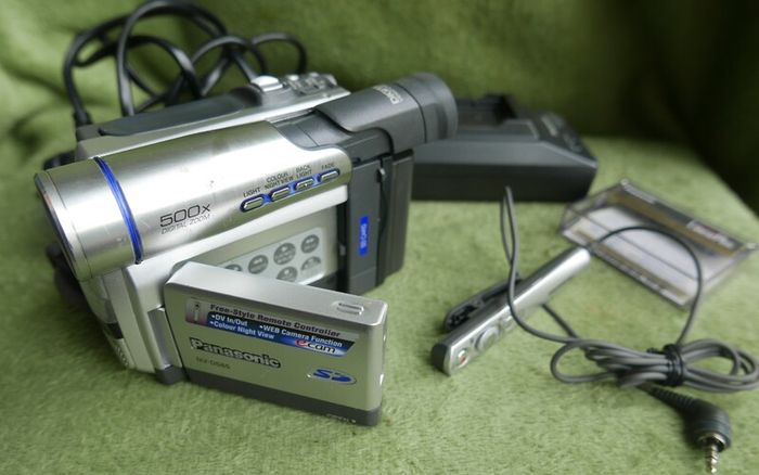 Panasonic NV-DS65 Digital Camcorder , (charger, tape and bag) works well