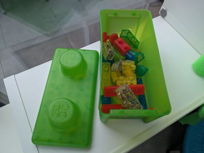 Jelly blox with storage case