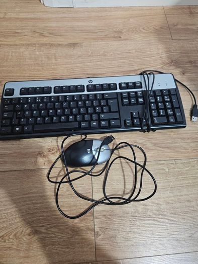 HP wired Keyboard and mouse. Excellent condition