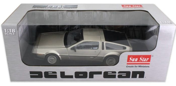DeLorean 1:19 model