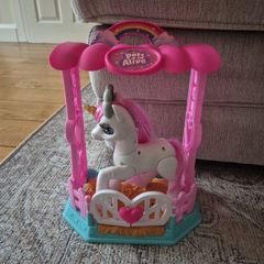 Pets Alive Unicorn and Stable Toy