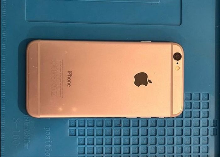apple vintage Vintage iPhone Bundle iPhone 6 (64GB) + iPhone 3GS (16GB) + Case & Charger