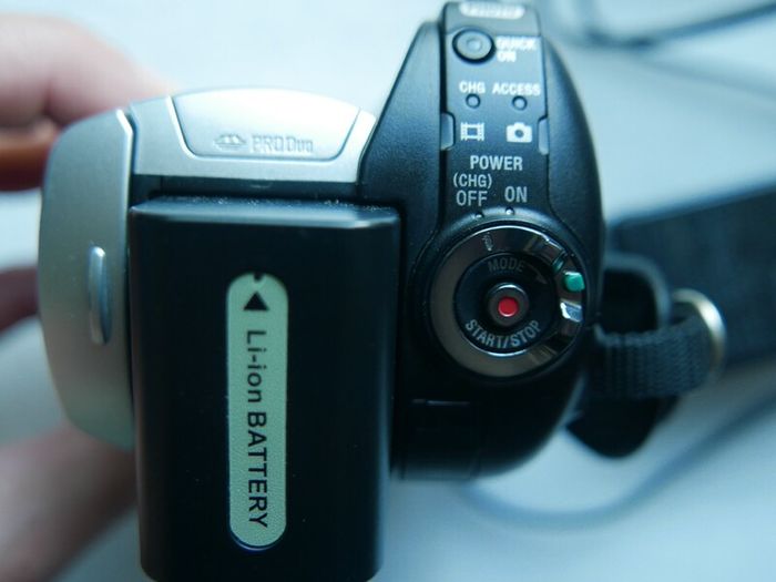 Sony Handycam DCR-SR35E 30GB HDD Camcorder, Y2K Digicam, Retro Video Camera, Carl Zeiss 40x Zoom, Vintage Digital Handycam