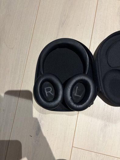 Bose Noise Cancelling Headphones 700 Black With Case