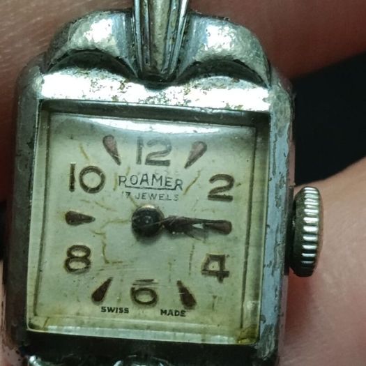 The women's Ingersoll likely dates back to the 1960s or 1970s
