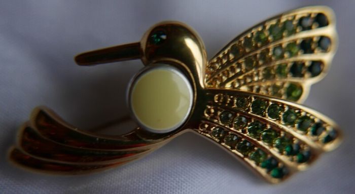 Vintage Monet Gold Plate Crystal Jelly Belly Hummingbird Brooch and Box