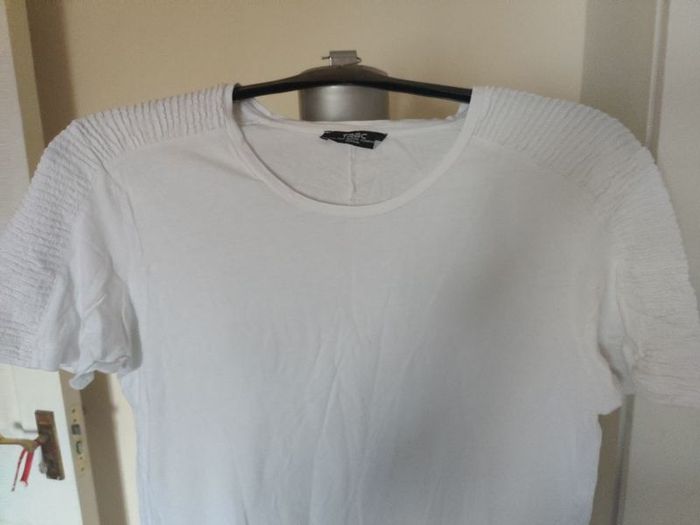 The Red Bridge Company white t-shirt with zip Unisex size M Postage included