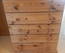 chest of drawers