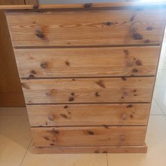 chest of drawers