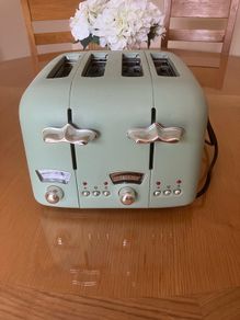 Delongi 4 slice Toaster