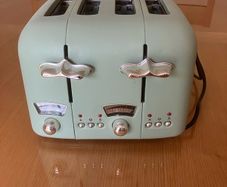 Delongi 4 slice Toaster