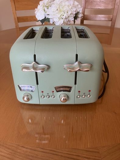 Delongi 4 slice Toaster