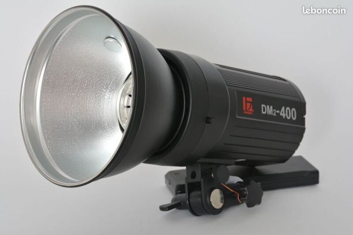 THREE x Jinbei Flash DM2-400 Studio Kit
