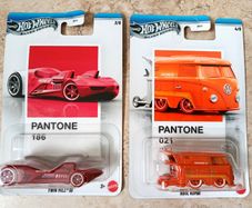 Hot Wheels 2025 - 2 x PANTONE CARS Volkswagen Kool Kombi 021 + Twin Mill III 186 Silver Series