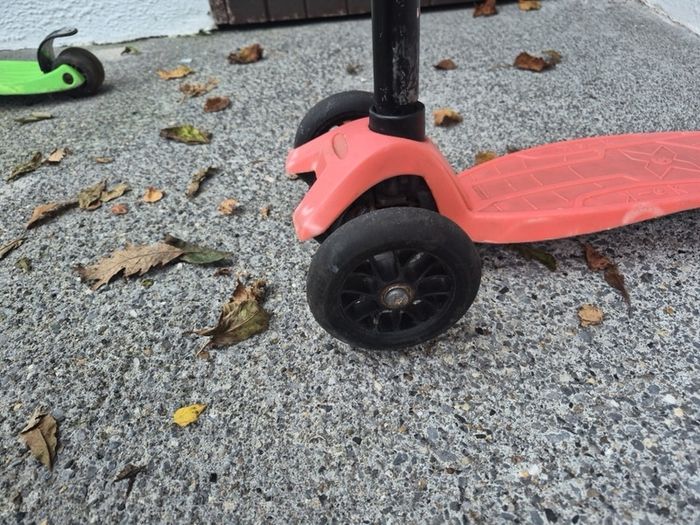 Micro Maxi 3 wheeled kids scooter plus scooter sleeve