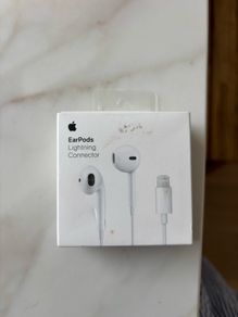 Apple EarPods lightning connector
