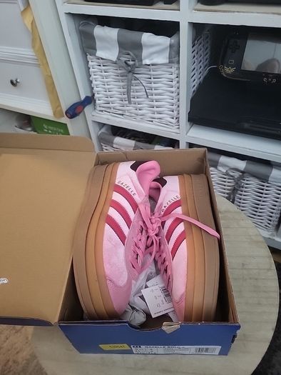 Trainers Adidas gazelle bold j in box