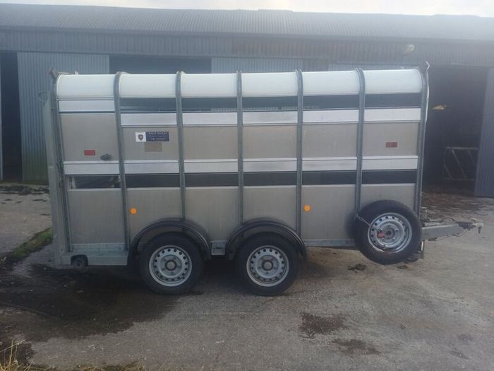 Cattle trailer