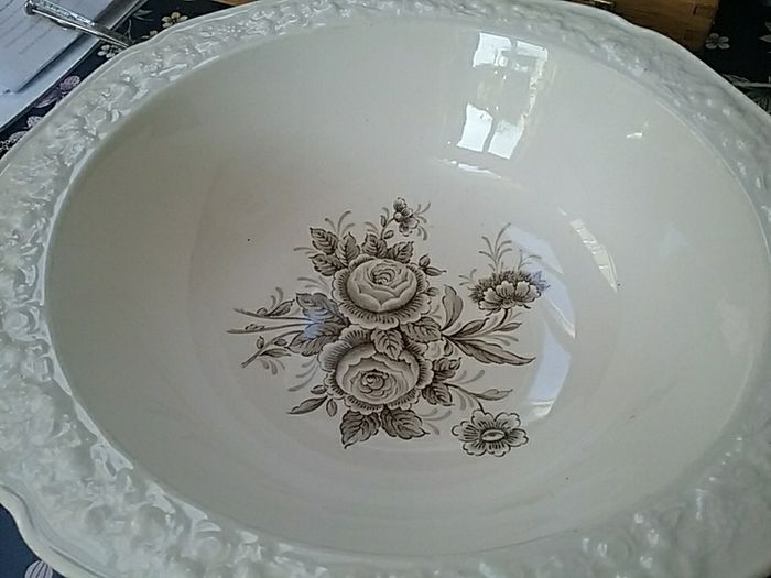 Crown Ducal "Florentine Rose" Serving bowl