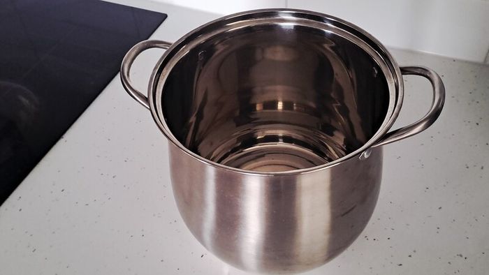 Pot with lid / Sauce pan - New