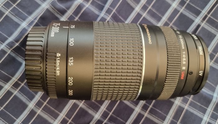 Canon EF 75 to 300mm f4-5.6 III USM telephoto zoom lens