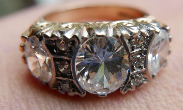 Vintage 9ct Solid Gold 375 Beautiful Trilogy Ring 10,2g