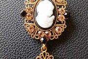 Brooch New