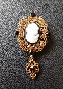 Brooch New