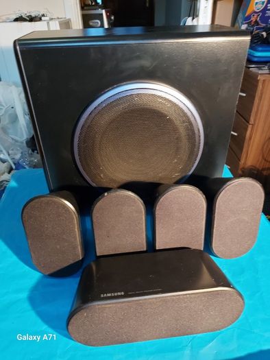 Samsung Surround Sound Speaker System, Subwoofer Speaker Model PS-WQ100, 4 Rear Speakers Model PS-RX30 and Centre Speaker Model PC-CX30